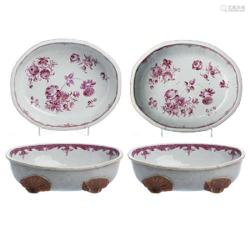 Fine pair of Chinese export porcelain bowls with shell