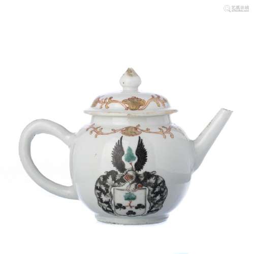 Chinese Porcelain Armorial grisaile Teapot, Qianlong