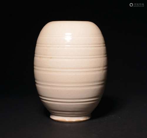 A CARVED WHITE-DINGYAO JAR , Song Dynasty