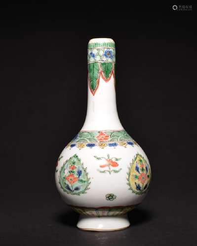 A SMALL WUCAI VASE , Period Of KangXi