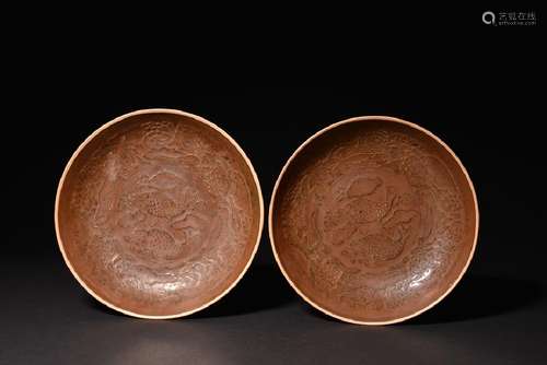 A PAIR OF CARVED PURPLE-DINGYAO DISHES , Song Dynasty