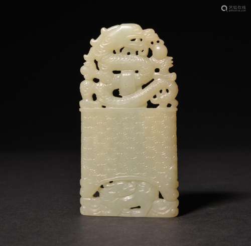 A CARVED JADE DRAGON PENDANT , Qing Dynasty