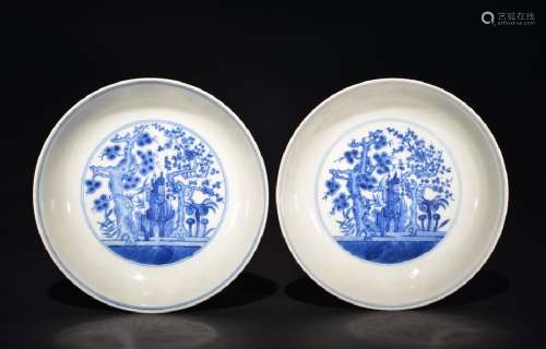 A PAIR OF BLUE AND WHITE DISHES , Qing Dynasty