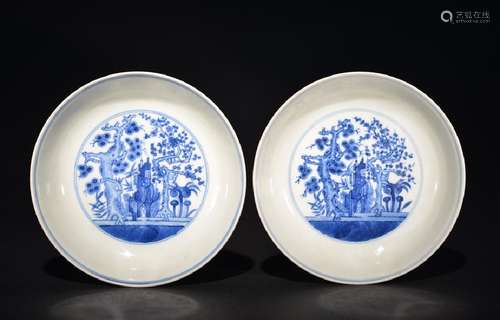 A PAIR OF BLUE AND WHITE DISHES , Qing Dynasty