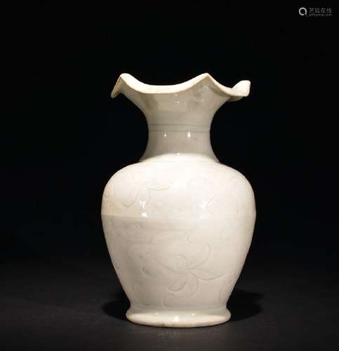 A CARVED CELADON VASE , Song Dynasty