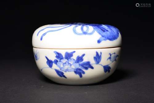 A BLUE AND WHITE BOX AND COVER , Period of KangXi