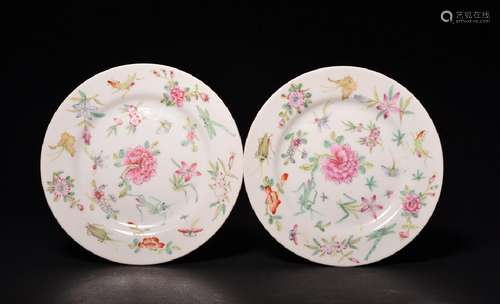 A PAIR OF FAMILLE-ROSE DISHES , Qing Dynasty