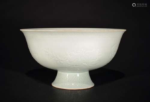 A CARVED CELADON-GLAZED BOWL , Qing Dynasty