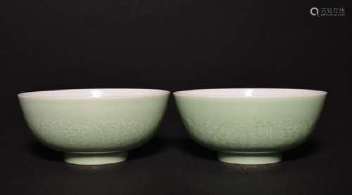 A PAIR OF CELADON-GLAZED BOWLS , Qing Dynasty