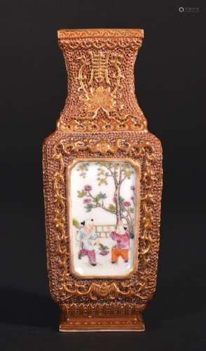 A GILT-DECORATED FAMILLE-ROSE VASE , Qing Dynasty