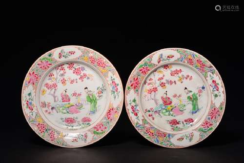 A PAIR OF FAMILLE-ROSE DISHES , Qing Dynasty