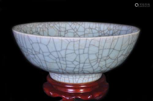 A GE-TYPE GLAZED BOWL , Qing Dynasty