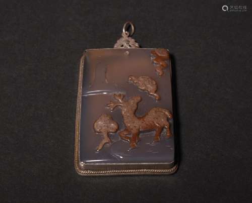 A CARVED AGATE PENDANT , Qing Dynasty