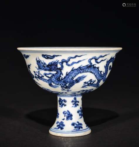A BLUE AND WHITE DARGON STEM-BOWL , Ming Dynasty