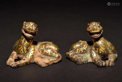 A PAIR OF GILT-BRONZE LIONS , HAN DYNASTY