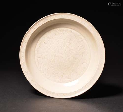 A CARVED WITHE-DINGYAO DISH , Song Dynasty