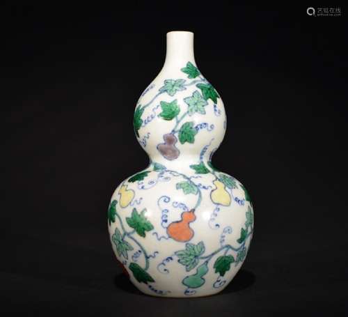 A DOUCAI DOUBLE-GOURD VASE , Qing Dynasty