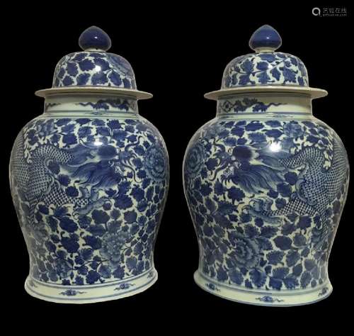 A PAIR OF BLUE AND WHITE JAR AND COVERS , Qing Dynasty