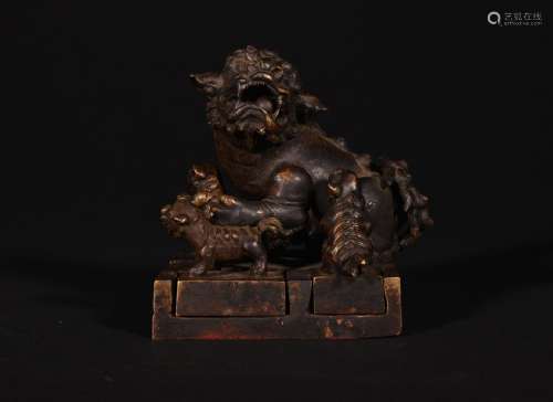 A CARVED GILT-BRONZE LION SEAL , Qing Dynasty
