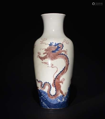 AN IRON-RED BLUE AND WHITE DARGON VASE , Qing Dynasty