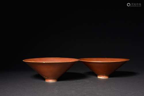 A PAIR OF PURPLE-DINGYAO BOWLS , Song Dynasty