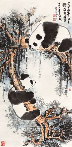 刘海粟 1979年作 熊猫 立轴 设色纸本