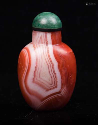 CHINESE QING DYNASTY AGATE SNUFF BOTTLE