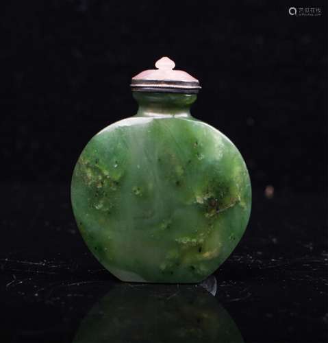 CHINESE QING DYNASTY SPINACH JADE SNUFF BOTTLE