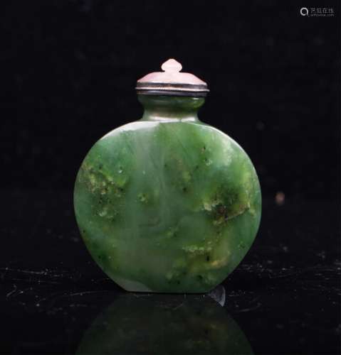 CHINESE QING DYNASTY SPINACH JADE SNUFF BOTTLE