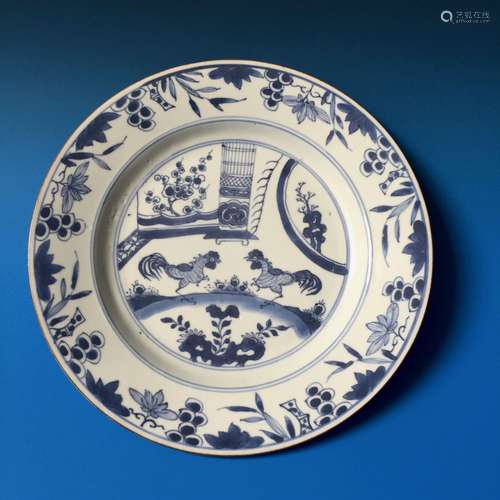 A BLUE AND WHITE CHINESE ANTIQUE EXPORT PLATE, 18C