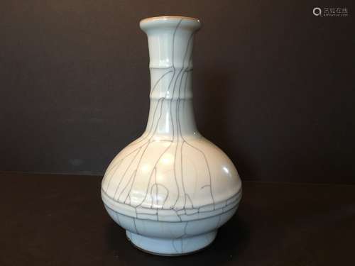 CHINESE GUAN Type Vase, 8 1/2