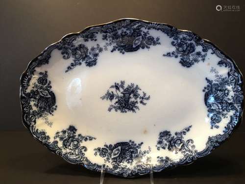 ANTIQUE English Flow Blue Platte with flowers, marked on the back. 19th century. 16 1/2