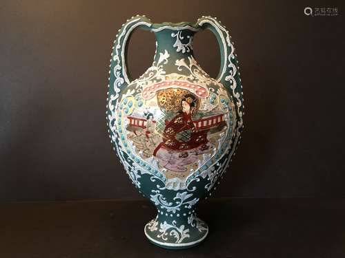 ANTIQUE Japanese Satsuma Miage Vase with figurines, 1900-1920. 13