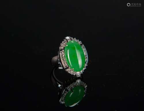 A Jadeite Mounted Diamonds And 18K White Gold Ring