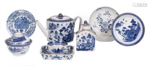 Various Chinese blue and white decorated porcelain items, 18thC (damage); added a ditto bowl, 17thC, H 14,5 - Diameter 13,5 / H 5 - Diameter 8,5 cm