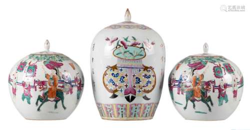 A pair of Chinese famille rose ginger jars depicting an animated scene; added a ditto ginger jar with antiquities, H 22 - 31,5 cm