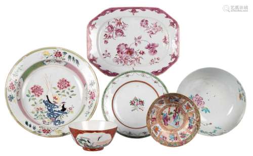 Three polychrome decorated Chinese bowls and one dish; added a Chinese famille rose dish and plate, 18th/19thC, Diameter 17 - 31 cm (damage)