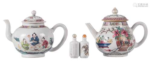 Two Chinese famille rose teapots and one snuff bottle, 18th/19thC, H 5 - 12 cm (one top with restoration)