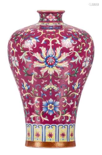 A Chinese red ground and polychrome floral 'meiping' vase, Qianlong mark, H 18,5 cm