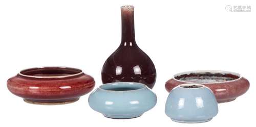 A Chinese sang de boeuf bottle vase and two peach bloom glazed brush washers; added a blue celadon glazed brush washer and a waterpot, marked, H 3 - 12,5 / Diameter 11,5 - 12,5 / H 4 - Diameter 9 cm