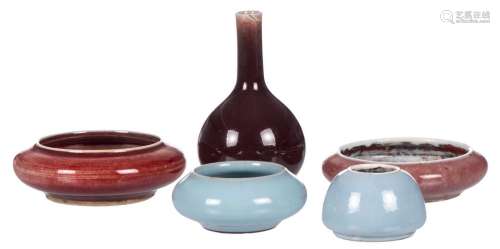 A Chinese sang de boeuf bottle vase and two peach bloom glazed brush washers; added a blue celadon glazed brush washer and a waterpot, marked, H 3 - 12,5 / Diameter 11,5 - 12,5 / H 4 - Diameter 9 cm