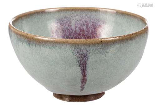 A purple splashed 'jun' bowl of the Northern Song type, H 6,8 cm - Diameter 12,5 cm
