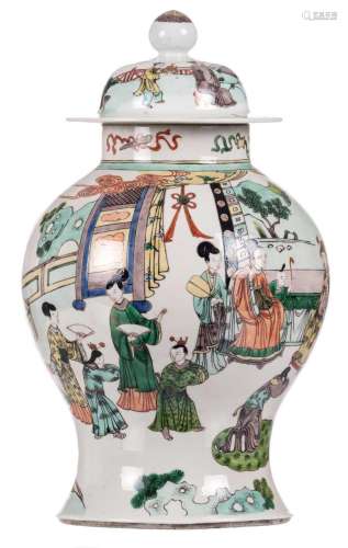 A Chinese famille verte vase and cover, overall decorated with a court scene, H 44,5 cm