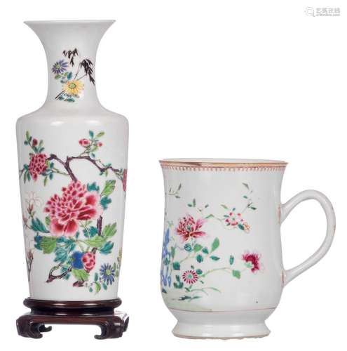 A Chinese famille rose export porcelain beaker, floral decorated, 18thC, H 15,5 cm; added a Chinese famille rose vase, decorated with flower branches and butterflies, on a matching wooden base, H 26 cm (without base) - H 28,5 (with base)