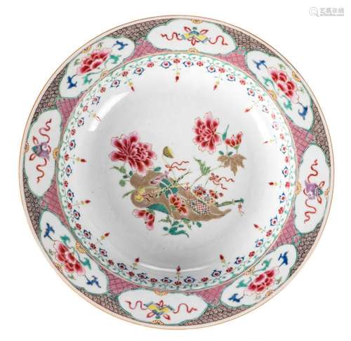 A Chinese famille rose floral decorated deep dish, 18thC, Diameter 34 cm