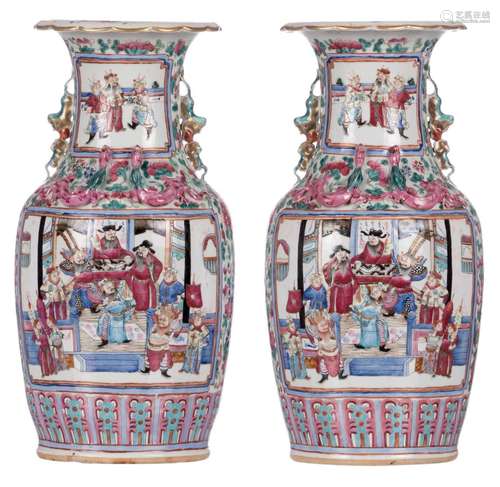 A pair of Chinese famille rose vases, decorated with a court- and warriors scene, 19thC, H 46 cm