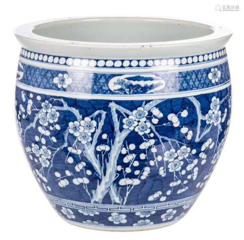 A Chinese blue and white cache pot, decorated with flowers, 19thC, H 34,5 - Diameter 40 cm