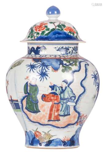 A Chinese wucai vase with cover, H 38,5 cm