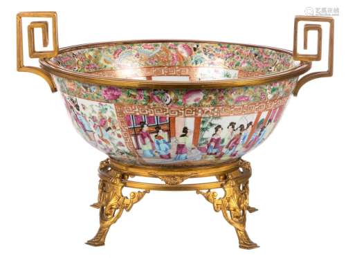 A Chinese Canton famille rose bowl, decorated with court scenes, with gilt bronze mounts, 19thC, H 28,5 cm (with base) - H 13,5 cm (without base)