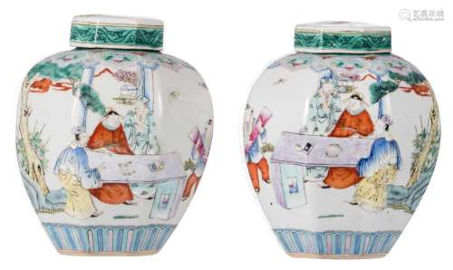 A pair of Chinese octagonal ginger jars, polychrome decorated with an animated scene, marked, H 20,5 cm